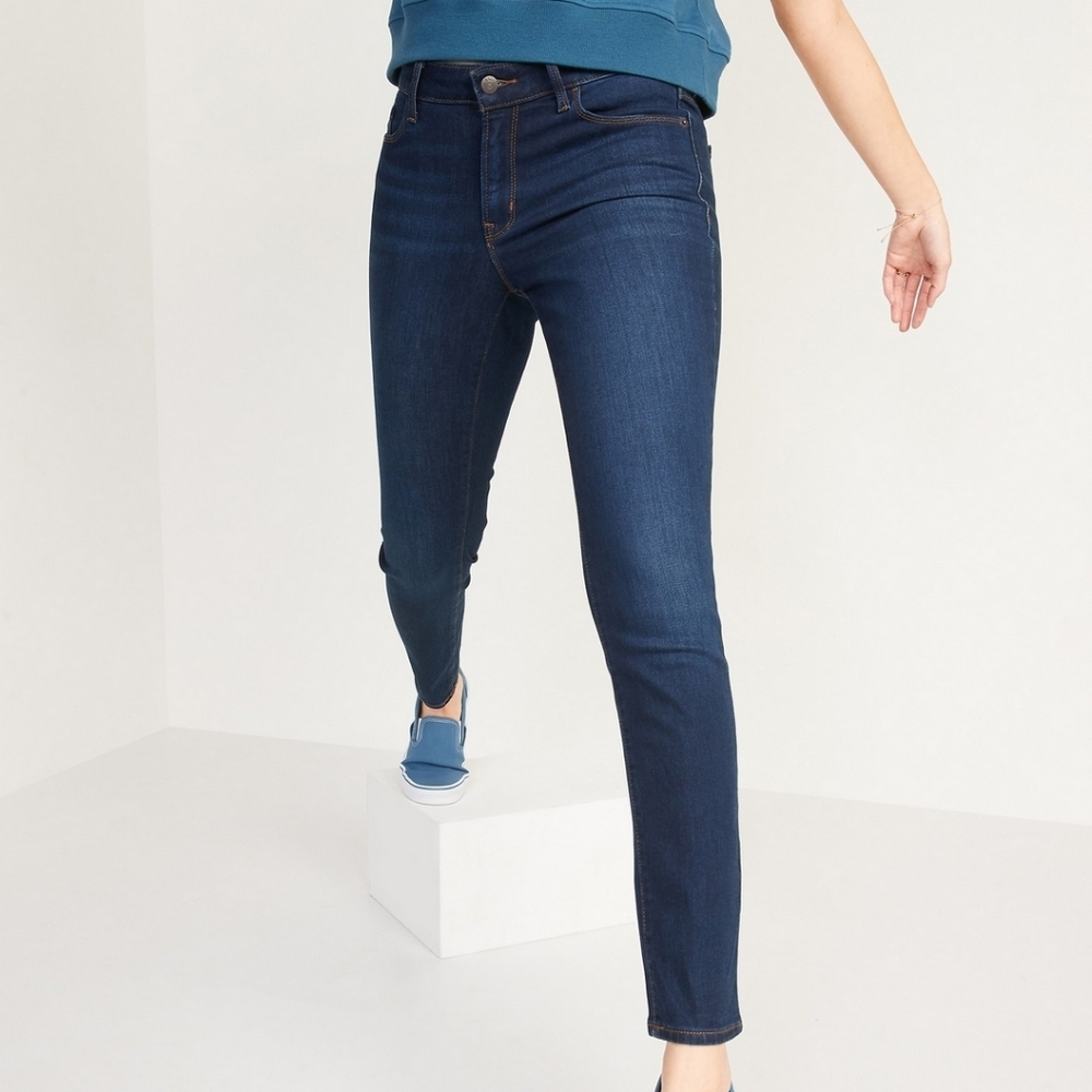 2 pairs of Old Navy Jeans - size 6